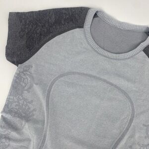 Lululemon Shirt Gray Paisley Floral Swiftly Tech Short Sleeve Athletic Womens 10